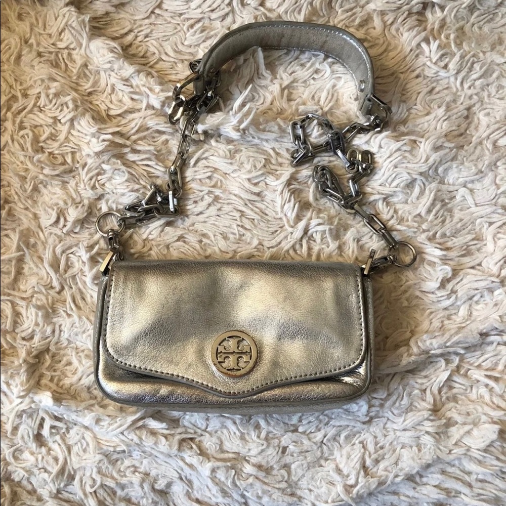 ✨TORY BURCH Silver Metallic Mini Robinson Purse ✨